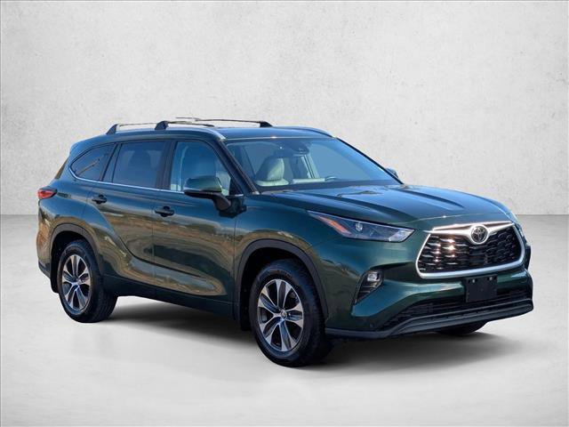Used 2023 Toyota Highlander XLE image 3