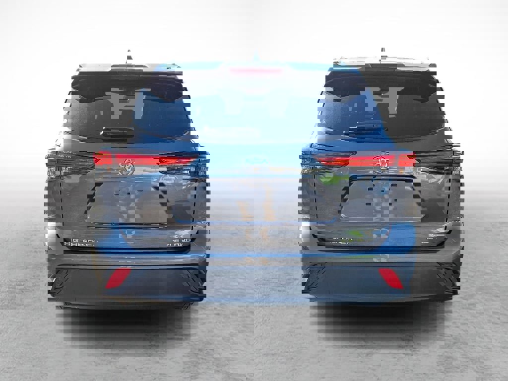 Used 2022 Toyota Highlander XLE image 4