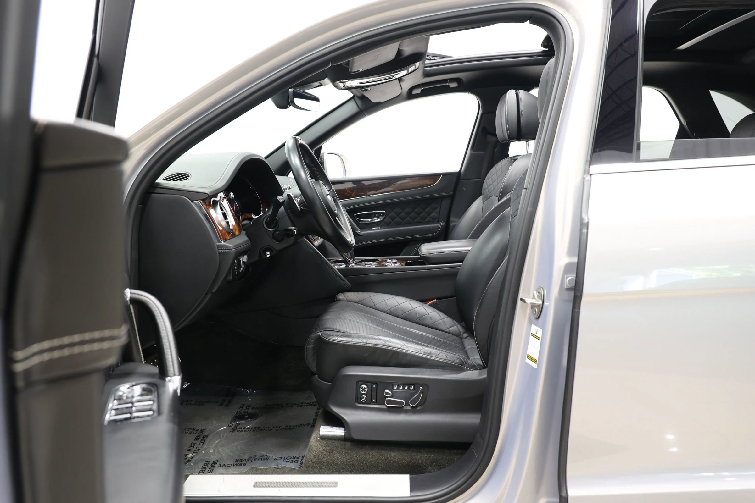 Used 2017 Bentley Bentayga image 15