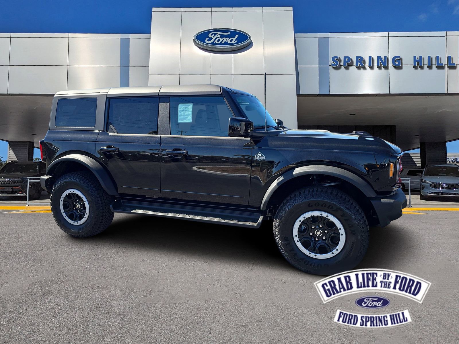 New 2025 Ford Bronco Outer Banks w/ Sasquatch Package image 1