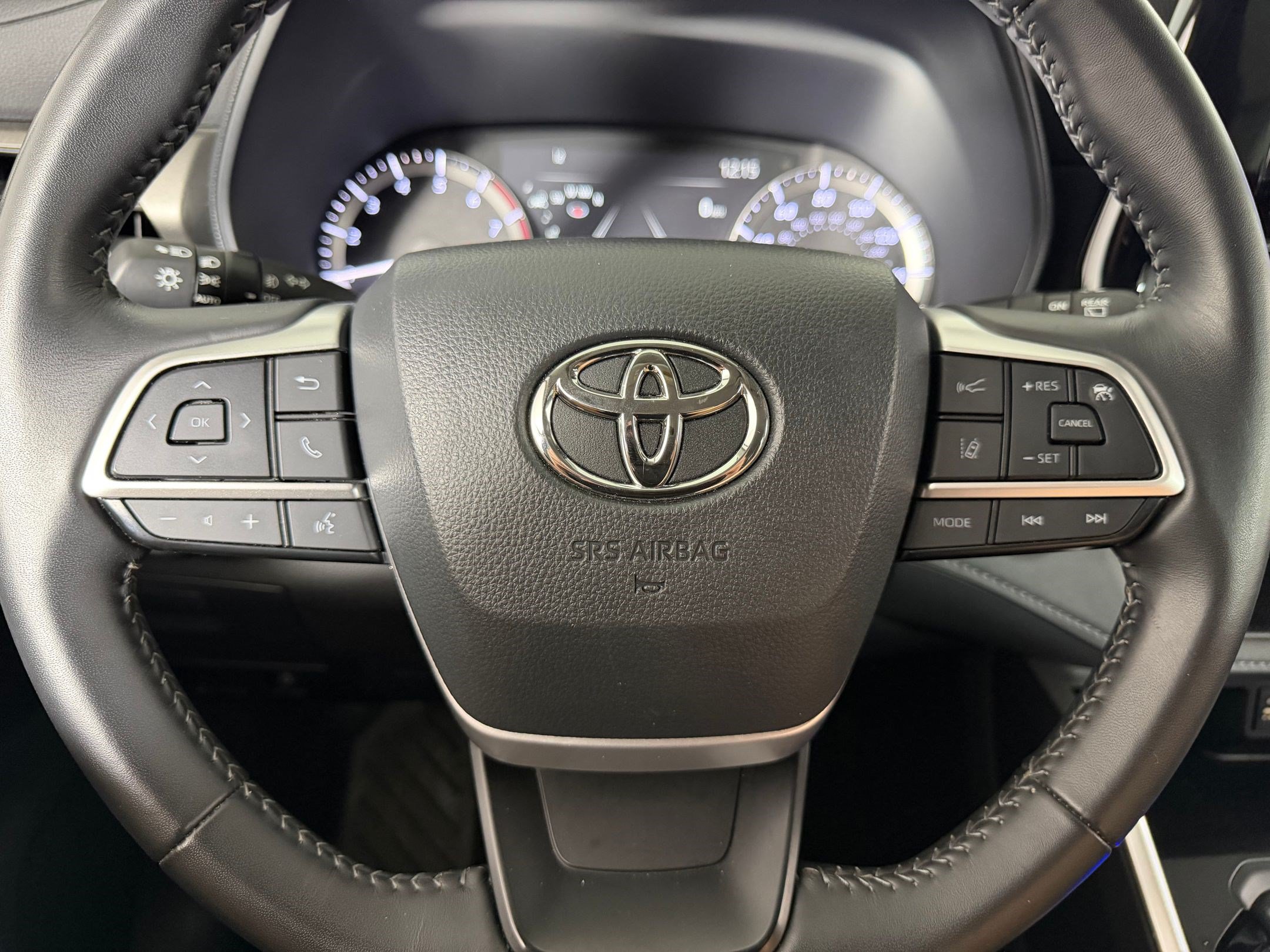 Used 2025 Toyota Highlander LE AWD/4WD image 9