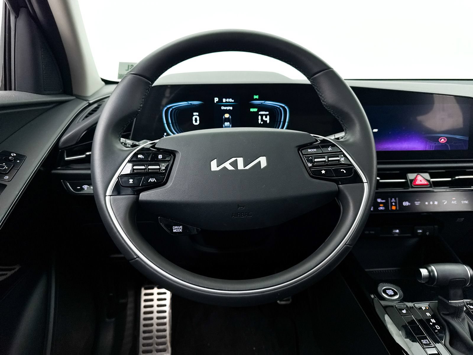 Certified 2025 Kia Niro EX Touring FWD image 4