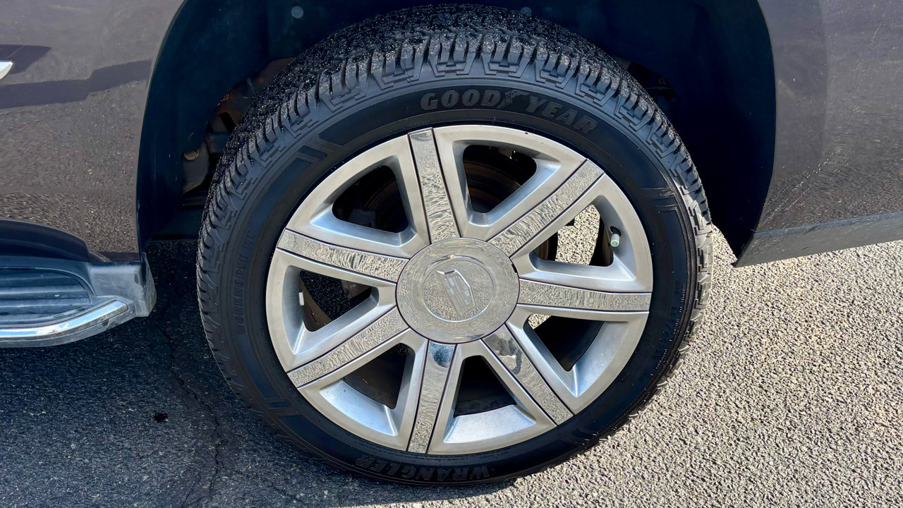 Used 2017 Cadillac Escalade Luxury image 9