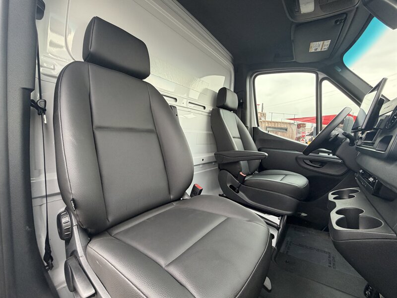 Used 2023 Mercedes-Benz Sprinter 3500 image 16