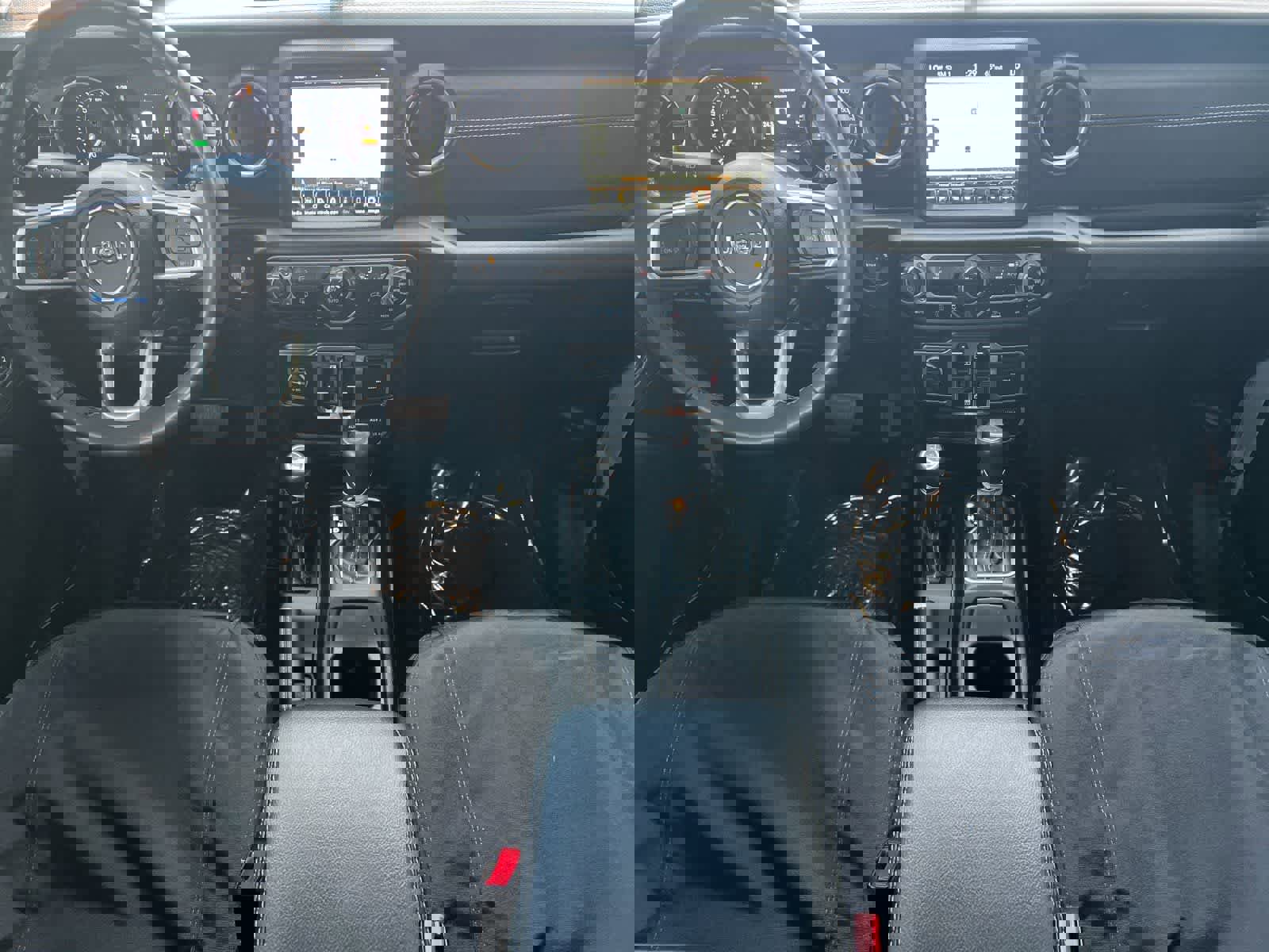 Used 2023 Jeep Wrangler Sahara image 4