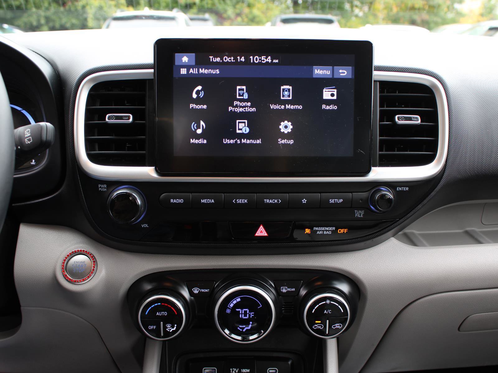 Used 2024 Hyundai Venue SEL image 2