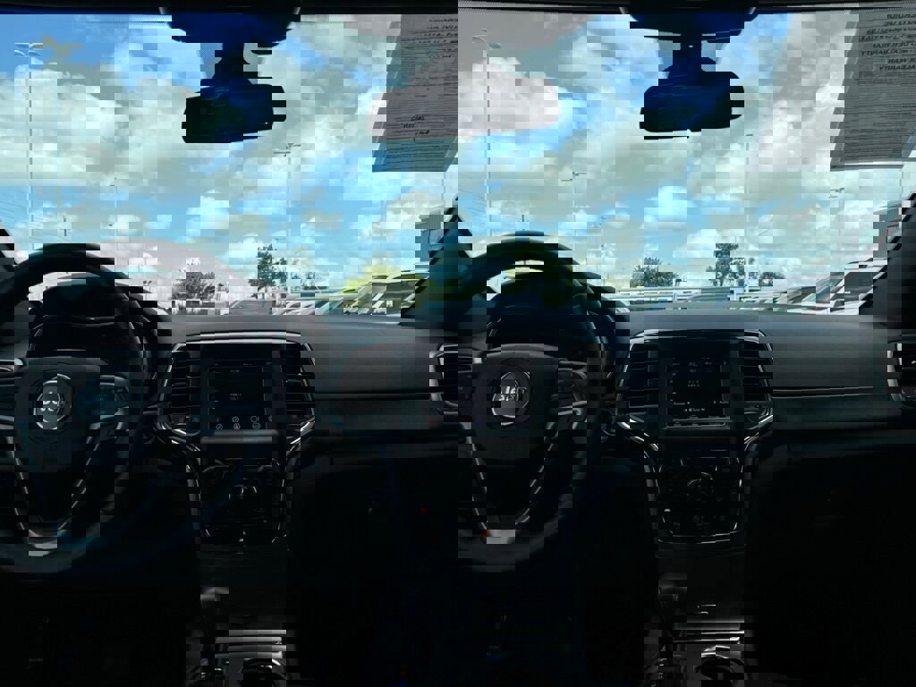 Used 2018 Jeep Grand Cherokee Laredo image 26