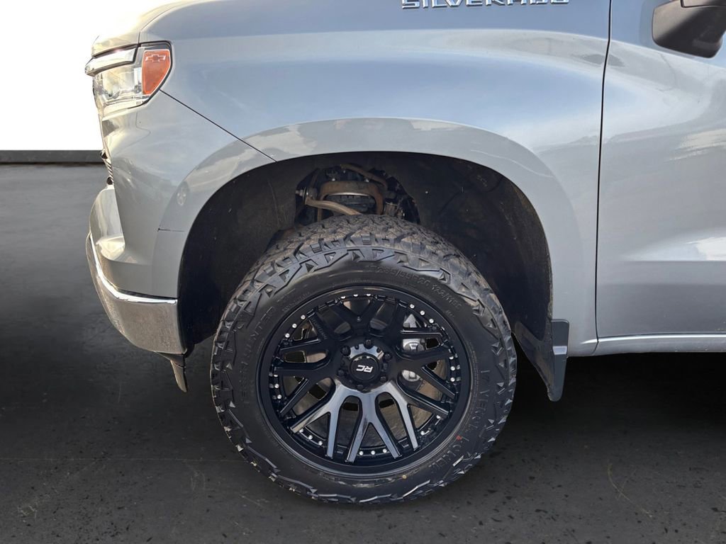 Used 2023 Chevrolet Silverado 1500 LT image 13