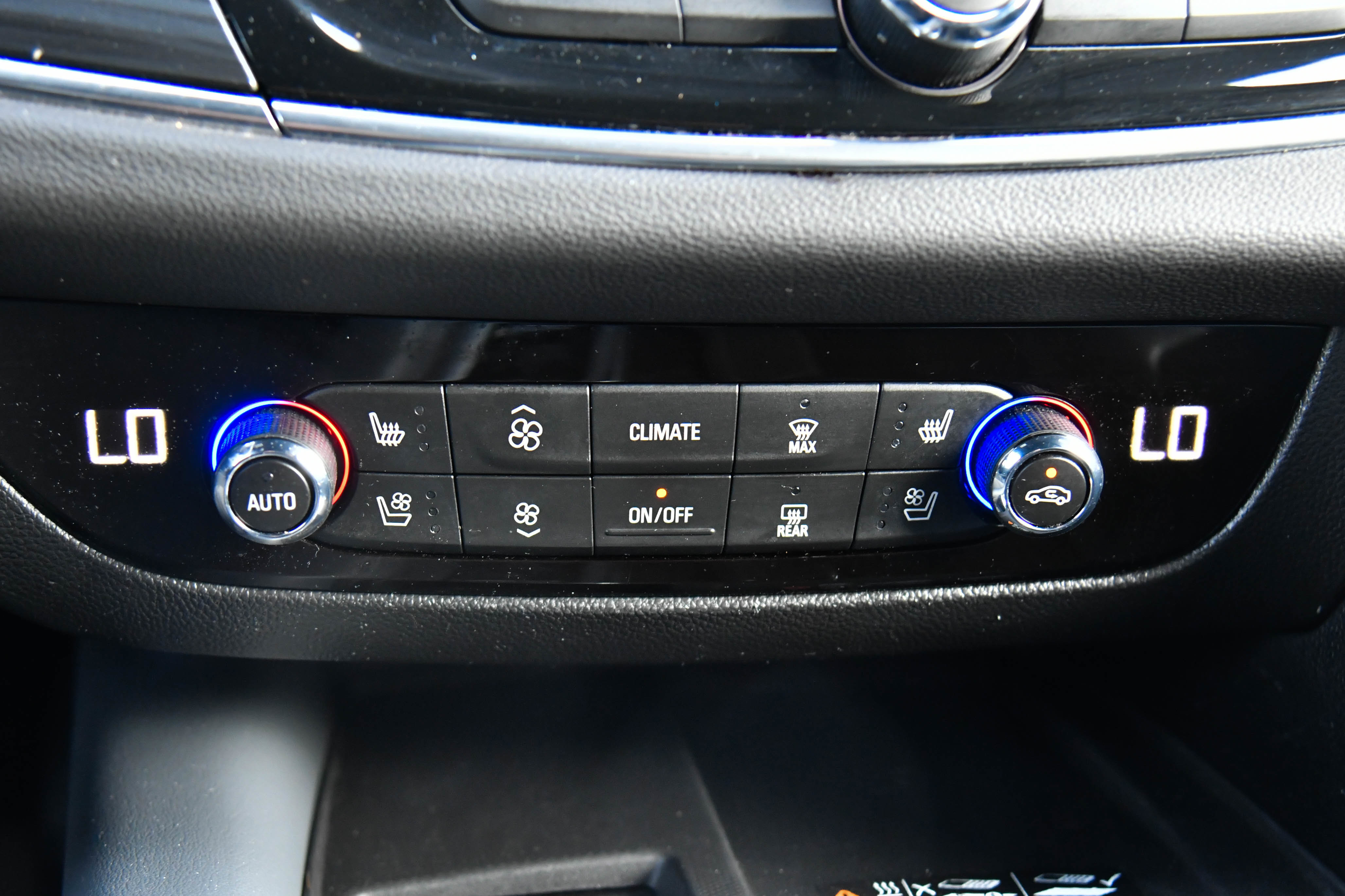 Used 2024 Buick Enclave Premium image 28