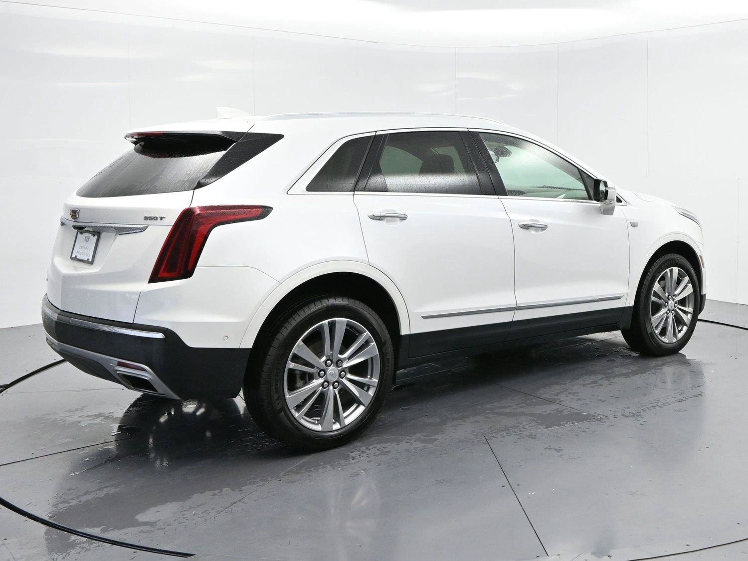Certified 2024 Cadillac XT5 Premium Luxury w/ Technology Package AWD/4WD image 7