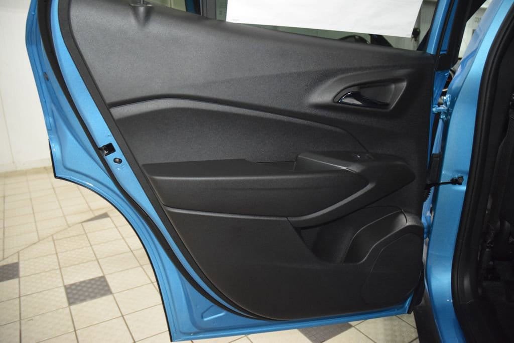 New 2026 Chevrolet Trax RS w/ Sunroof Package FWD image 38