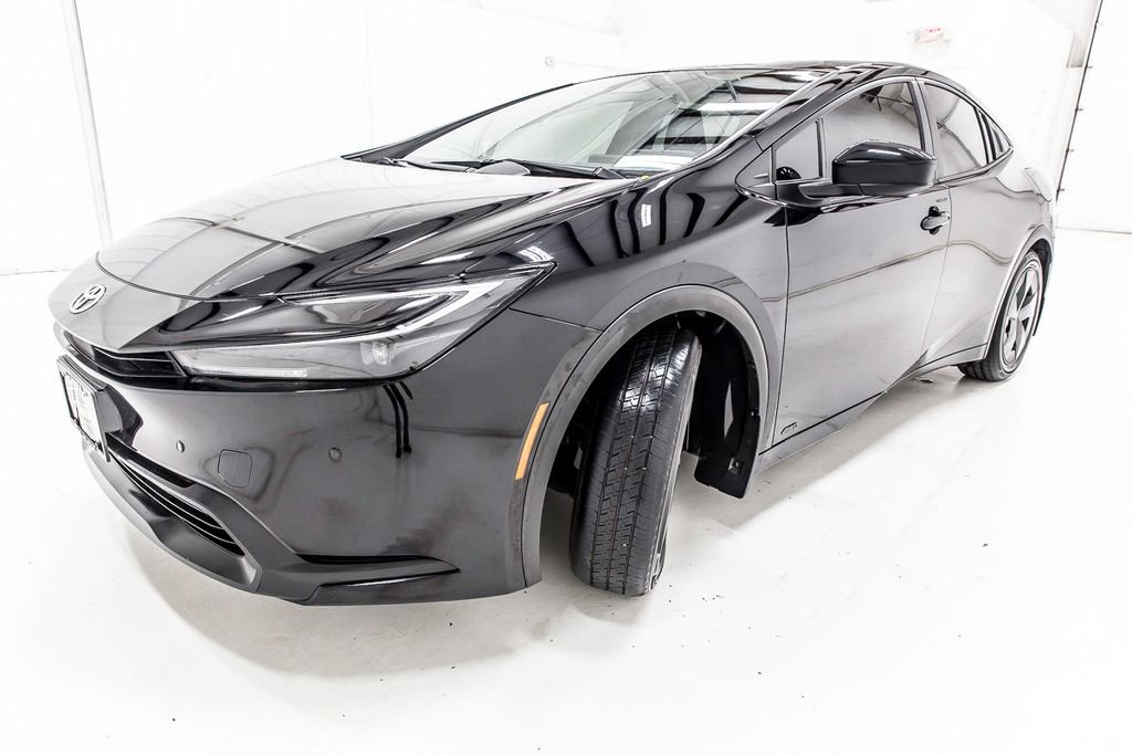 Used 2023 Toyota Prius LE image 2