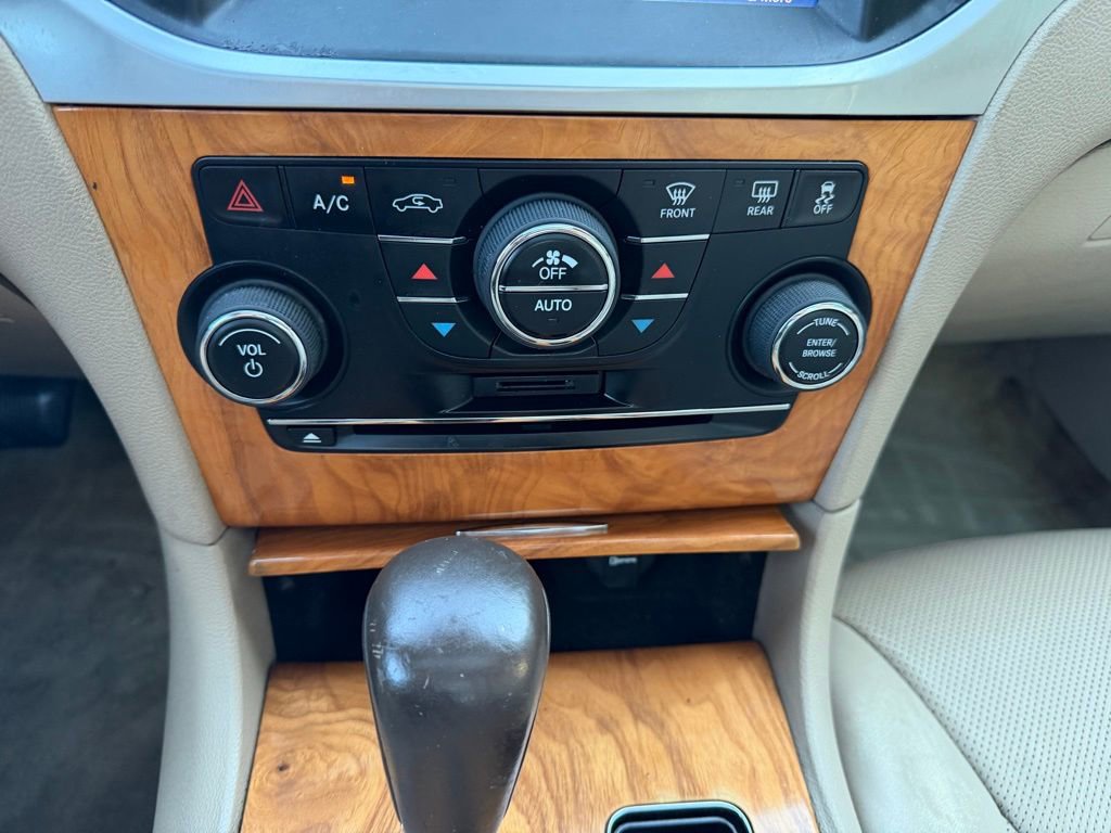 Used 2013 Chrysler 300 C image 37