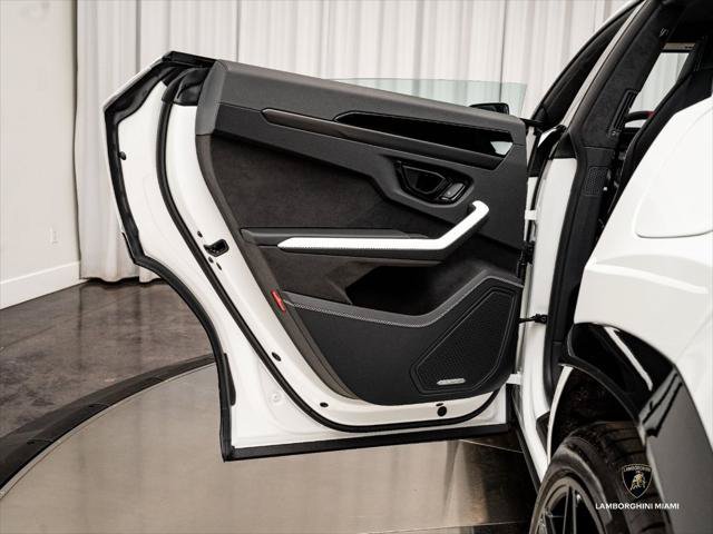 Used 2026 Lamborghini Urus SE AWD/4WD image 47