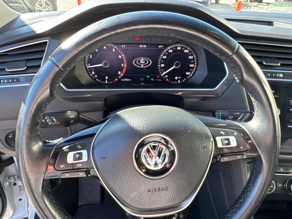 Used 2018 Volkswagen Tiguan SEL Premium FWD image 32