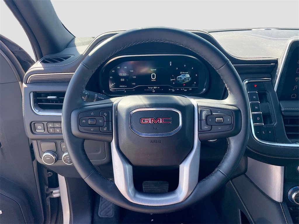 Used 2024 GMC Yukon XL SLT w/ SLT Luxury Package image 14