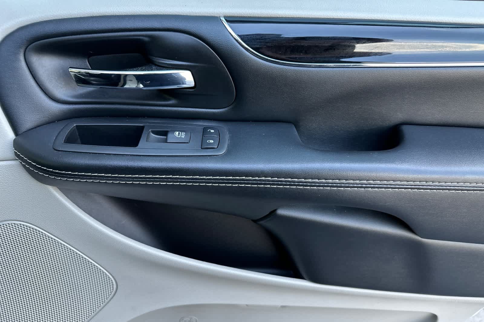 Used 2019 Dodge Grand Caravan SXT FWD image 20