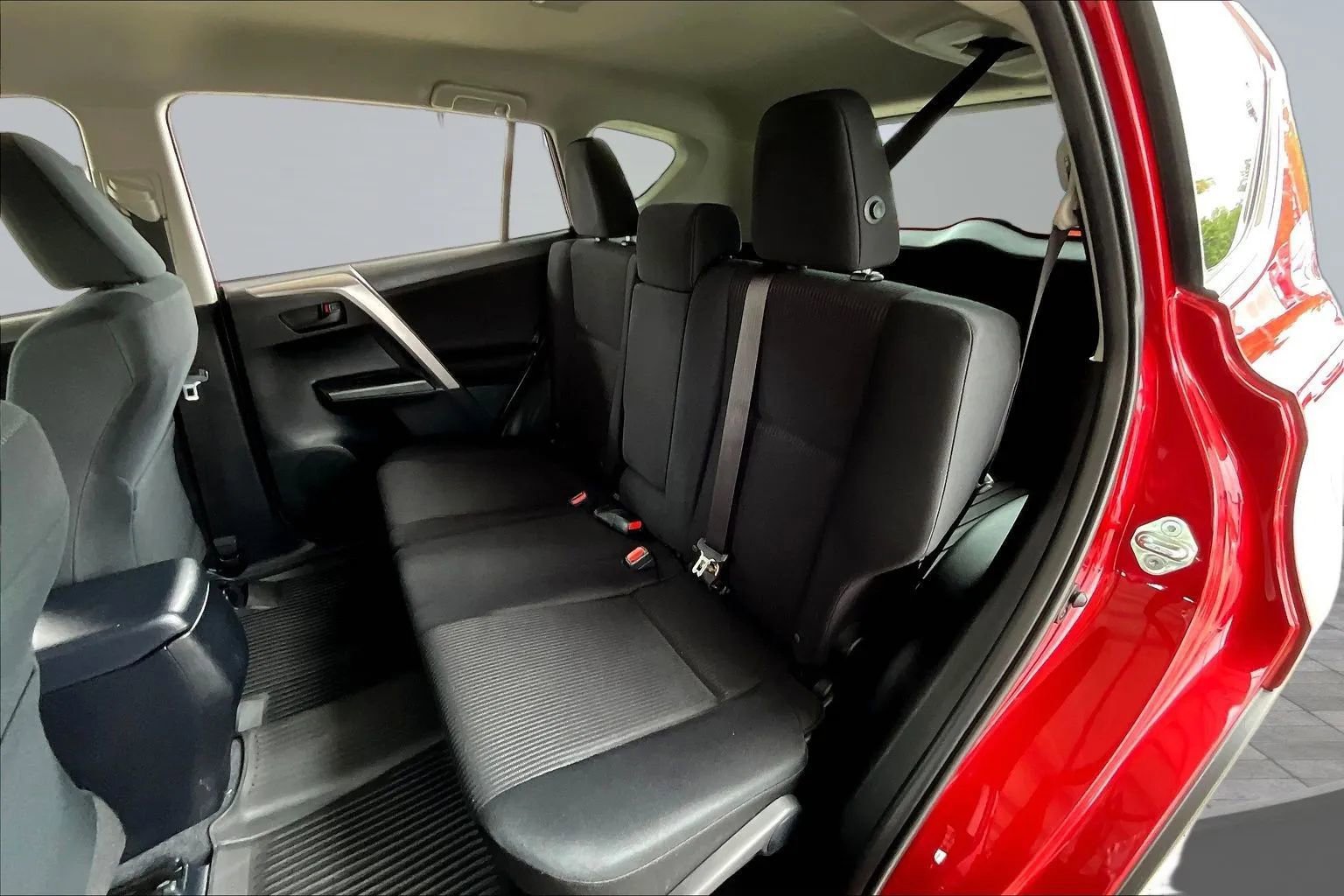 Used 2017 Toyota RAV4 LE FWD image 19