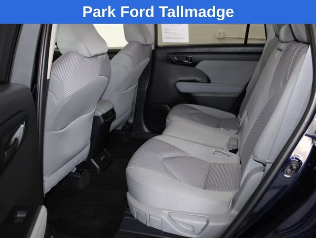 Used 2025 Toyota Highlander LE image 25