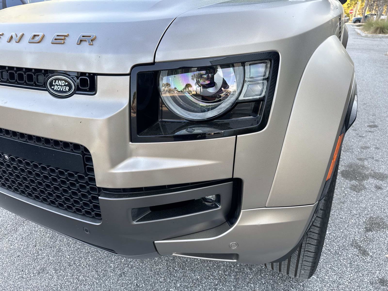 Used 2025 Land Rover Defender 110 image 9