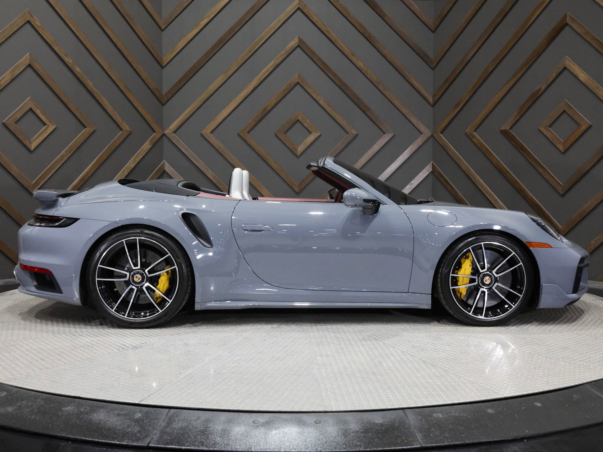 Used 2025 Porsche 911 Turbo S image 32