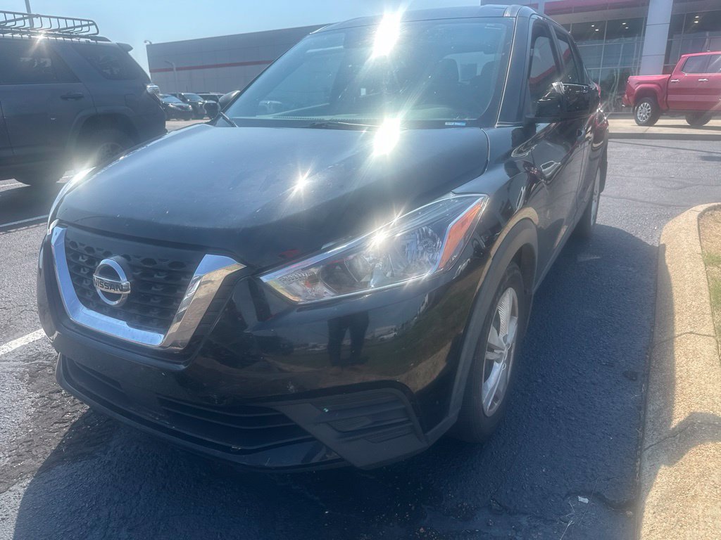 Used 2020 Nissan Kicks S FWD image 1