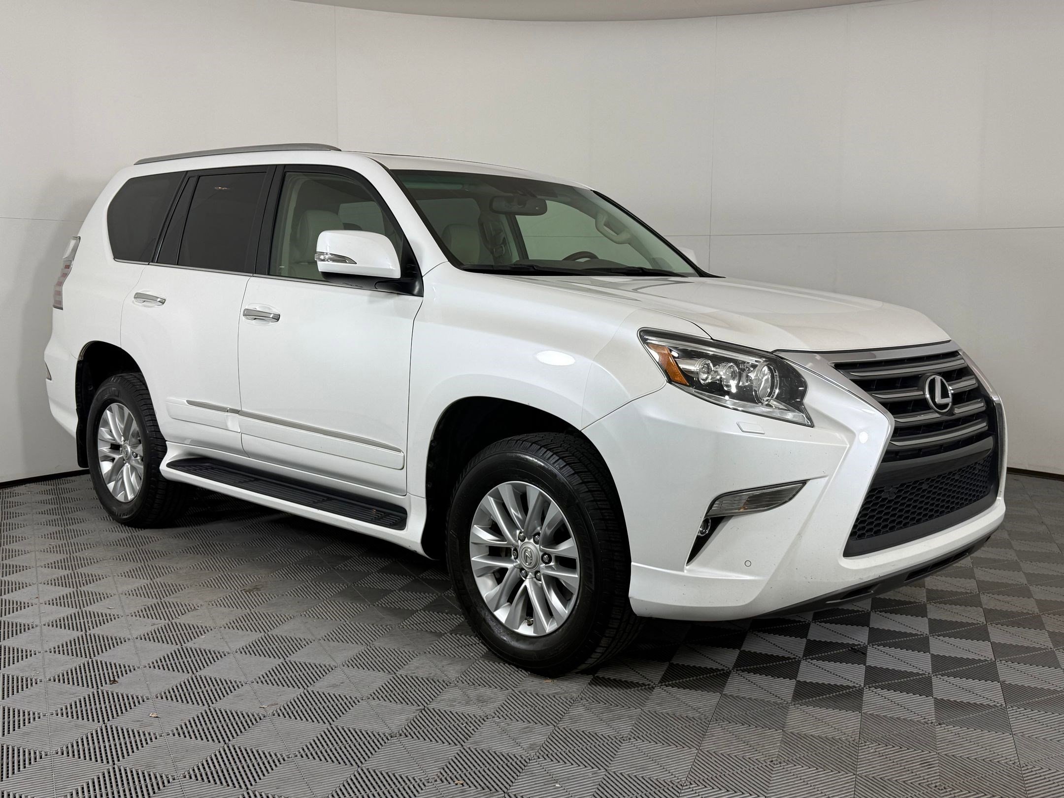 Used 2017 Lexus GX 460 image 6