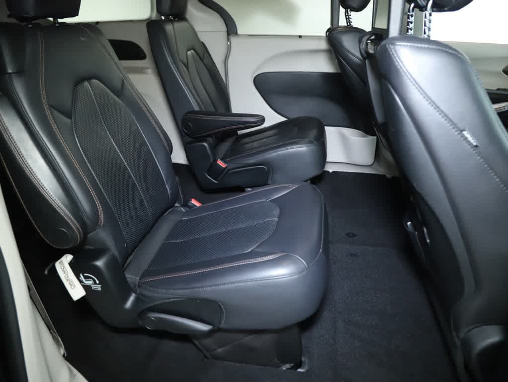 Used 2017 Chrysler Pacifica Touring-L Plus w/ Tire & Wheel Group FWD image 32