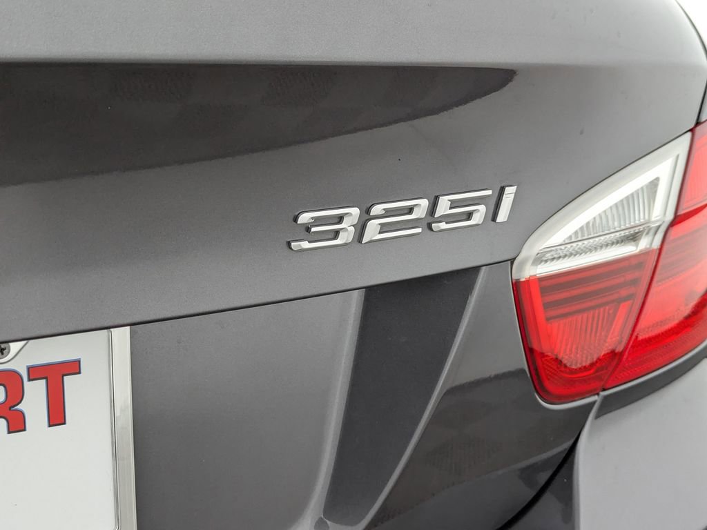 Used 2006 BMW 325i Sedan image 10