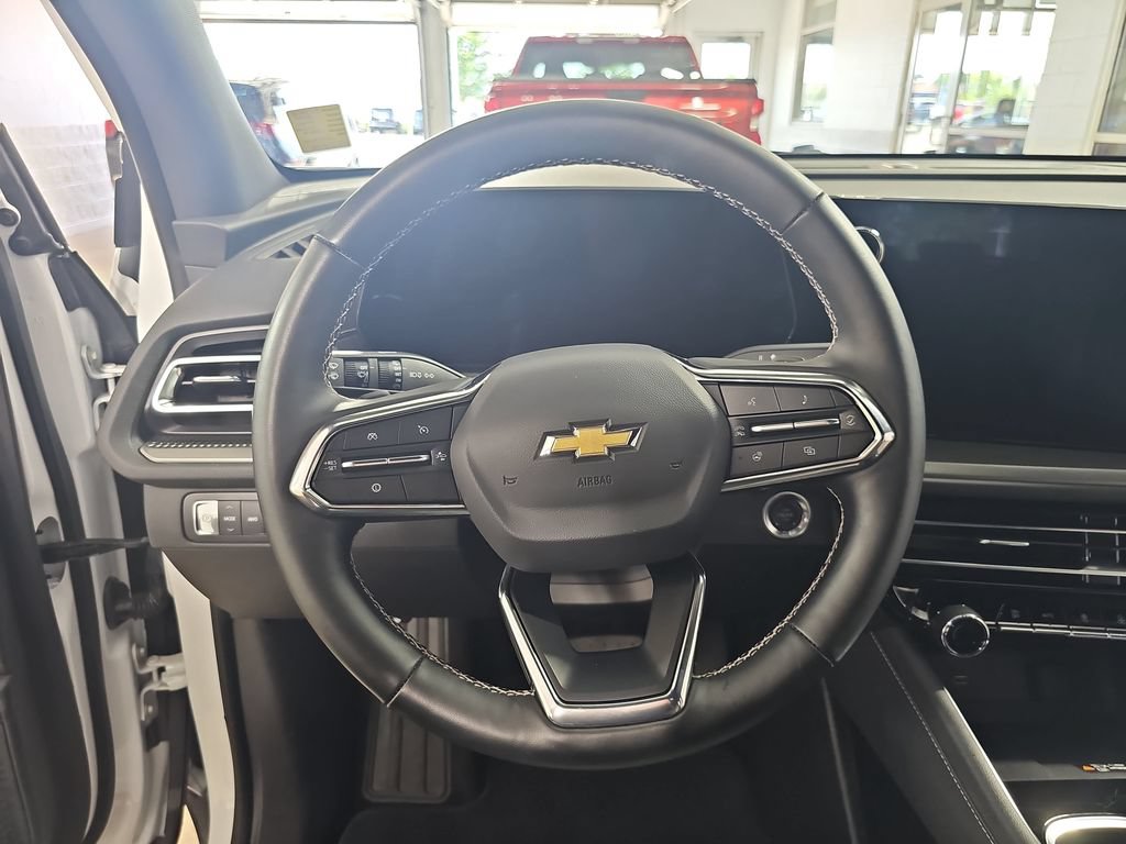 Used 2025 Chevrolet Traverse LT AWD/4WD image 26