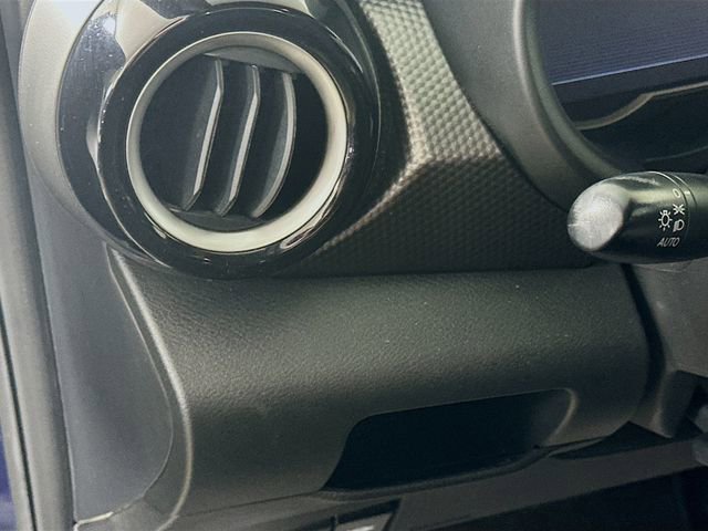 Used 2020 Nissan Kicks SV image 11