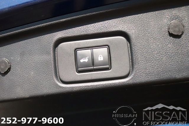 Used 2025 Nissan Pathfinder SV image 16