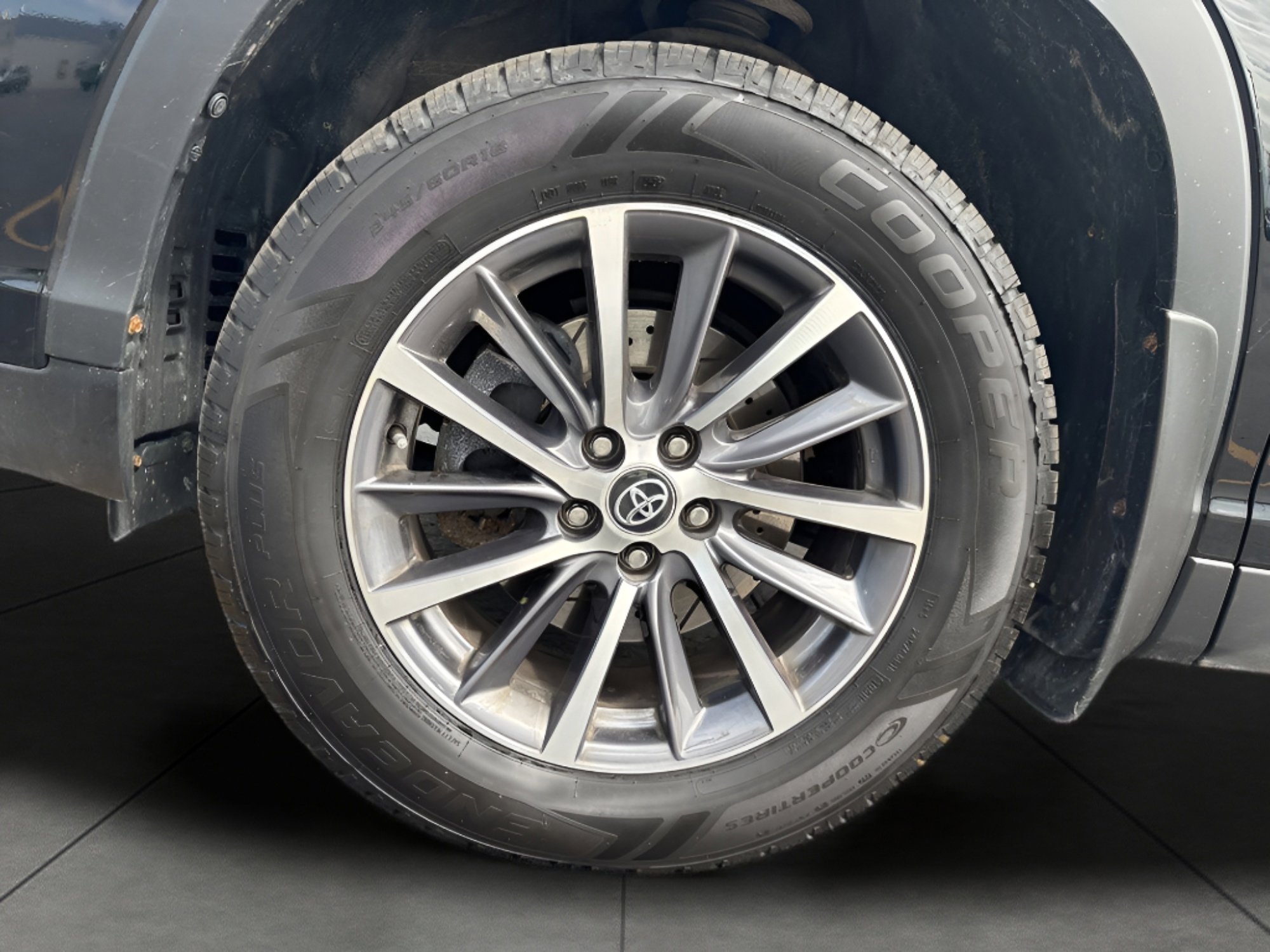 Used 2019 Toyota Highlander XLE AWD/4WD image 13
