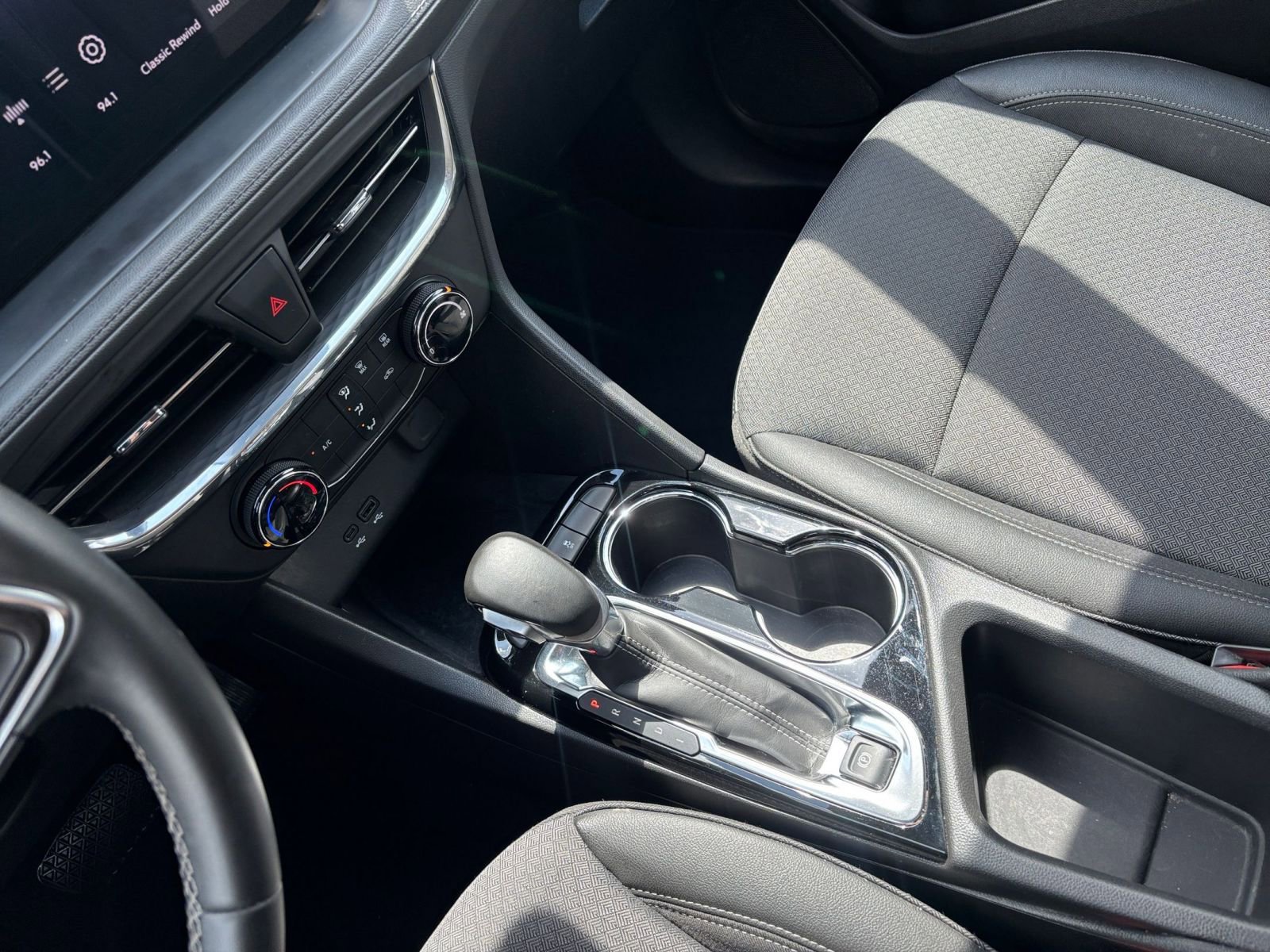Used 2025 Buick Encore GX Preferred image 40