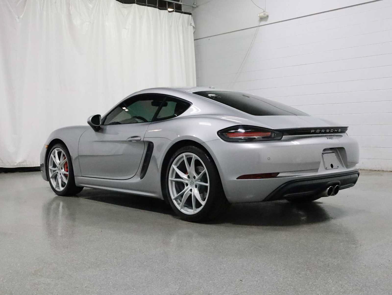 Used 2018 Porsche 718 Cayman S RWD image 3