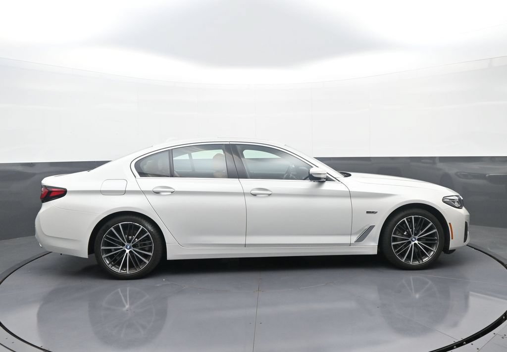 Used 2023 BMW 530e xDrive w/ Premium Package AWD/4WD image 8