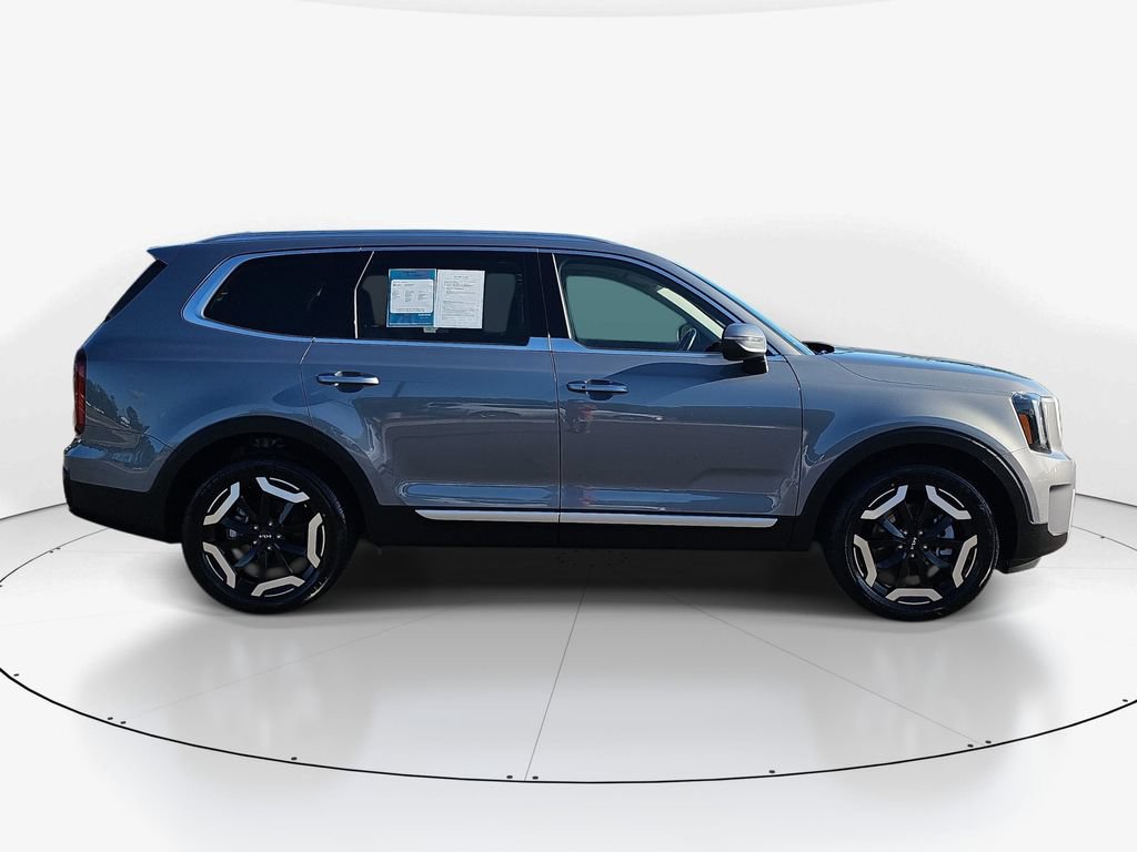 Used 2025 Kia Telluride S FWD image 5