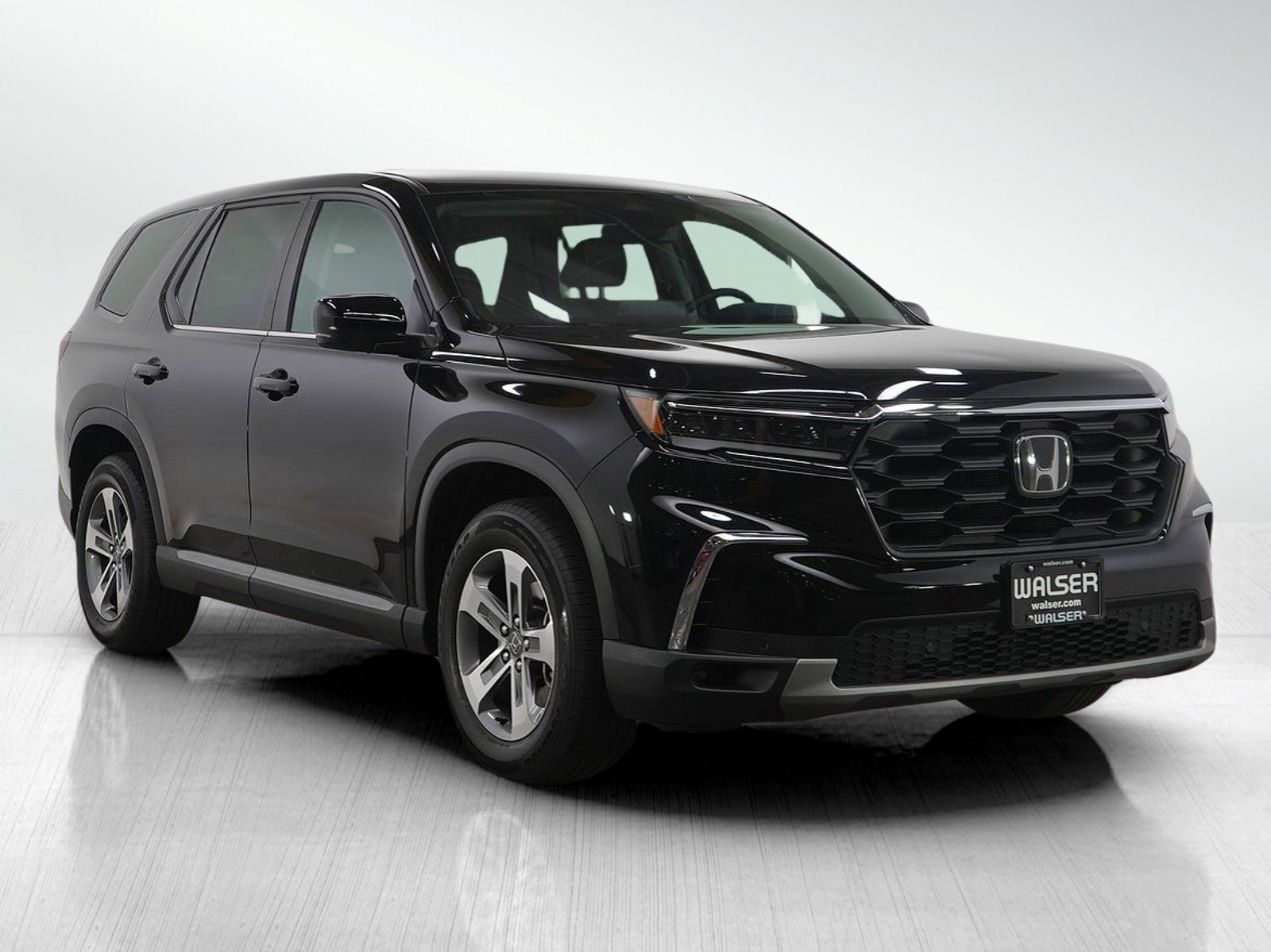 Used 2025 Honda Pilot EX-L image 8