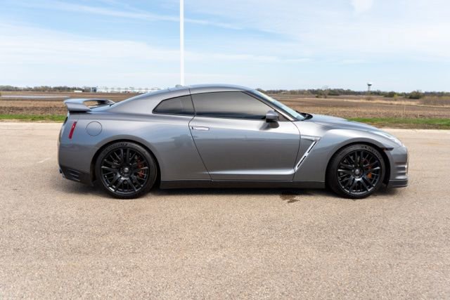 Used 2016 Nissan GT-R Premium image 8