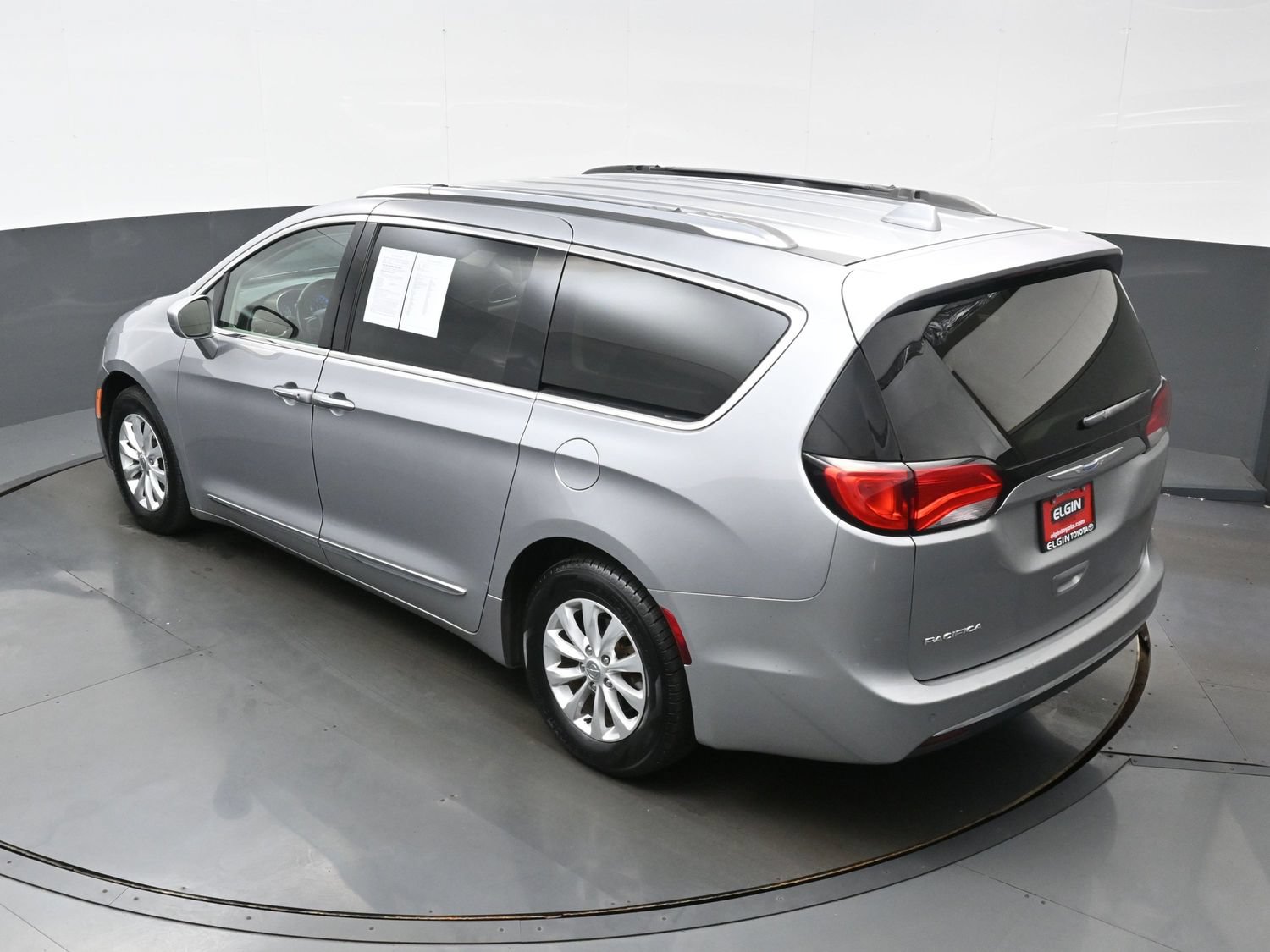 Used 2018 Chrysler Pacifica Touring-L Plus FWD image 39