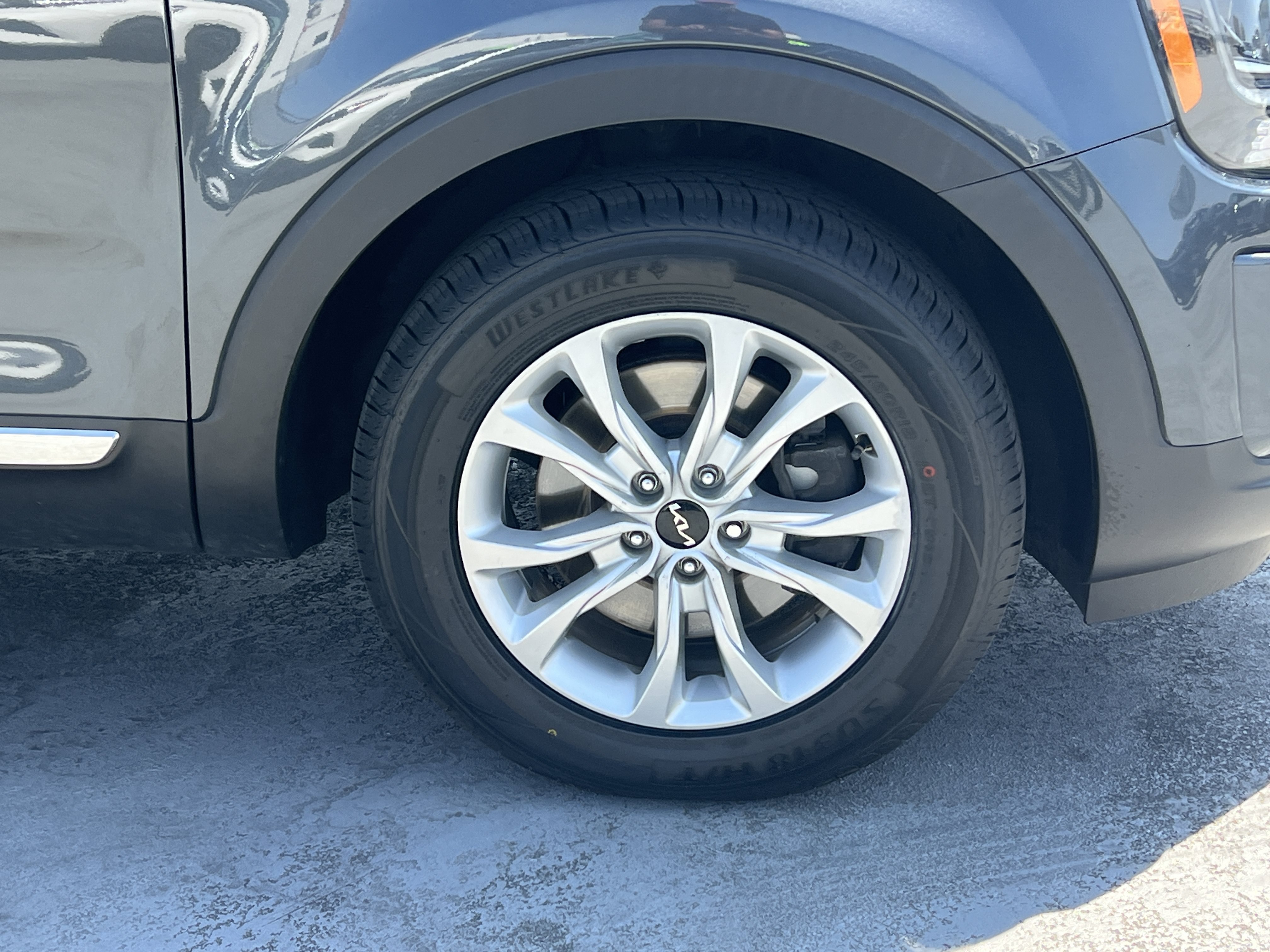 Certified 2022 Kia Telluride LX FWD image 14