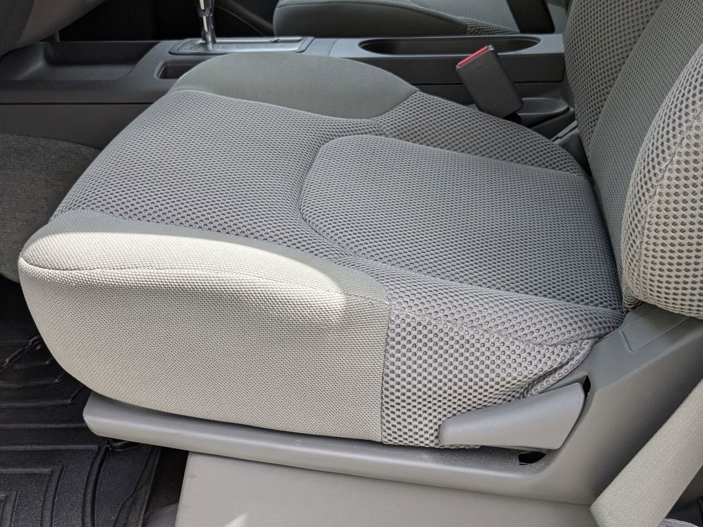 Used 2016 Nissan Frontier SV w/ SV Value Truck Package AWD/4WD image 13