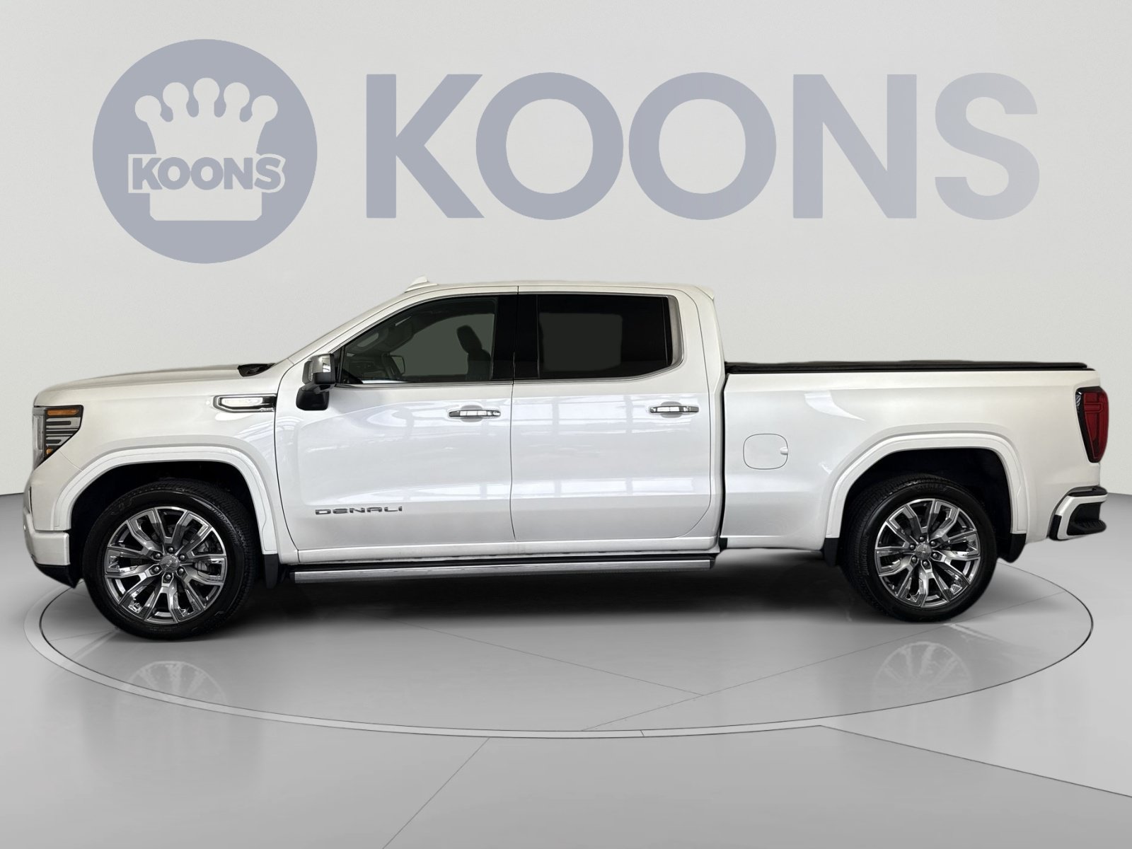Used 2024 GMC Sierra 1500 Denali w/ Denali Reserve Package AWD/4WD image 2