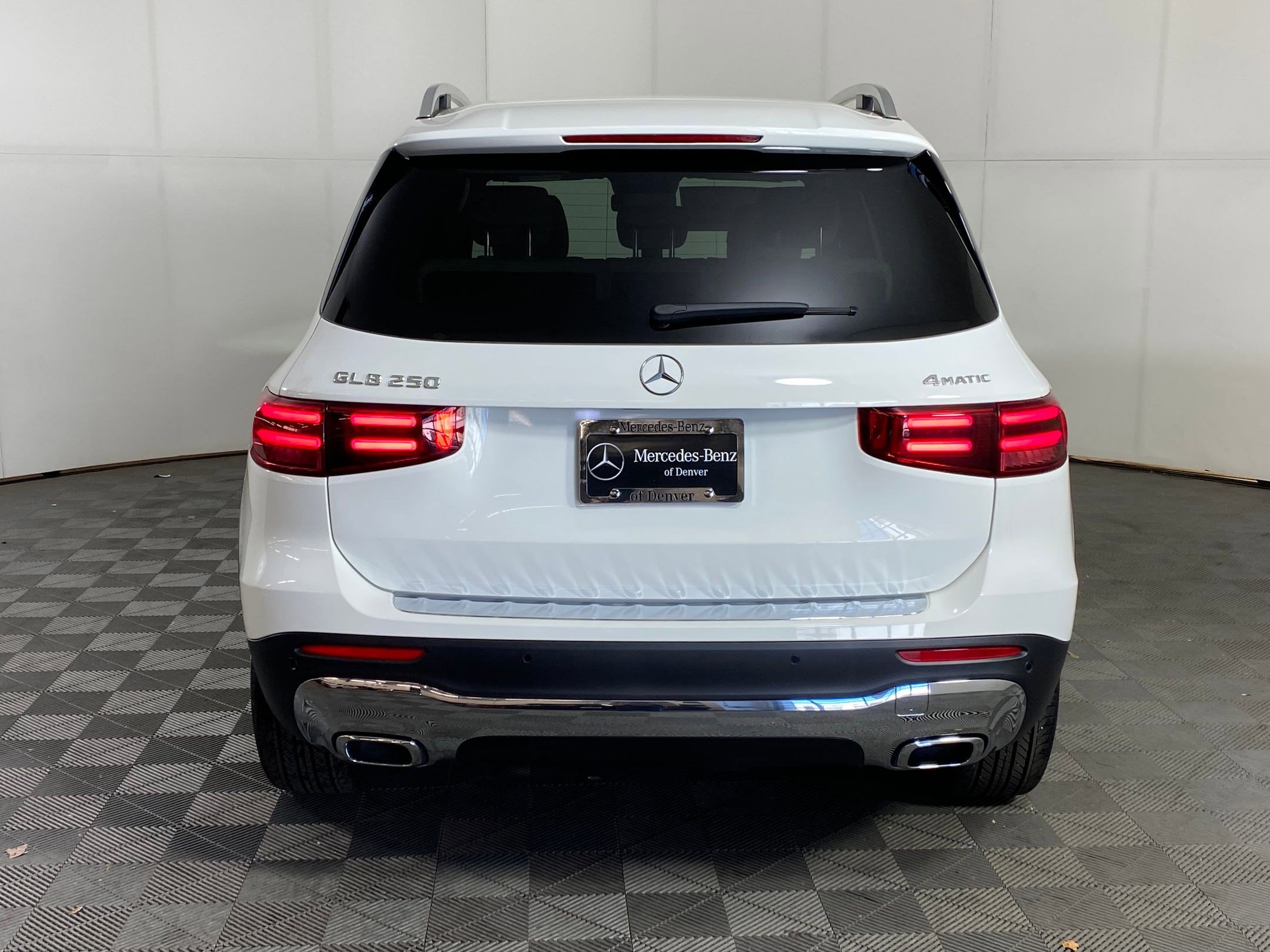 New 2025 Mercedes-Benz GLB 250 4MATIC image 9