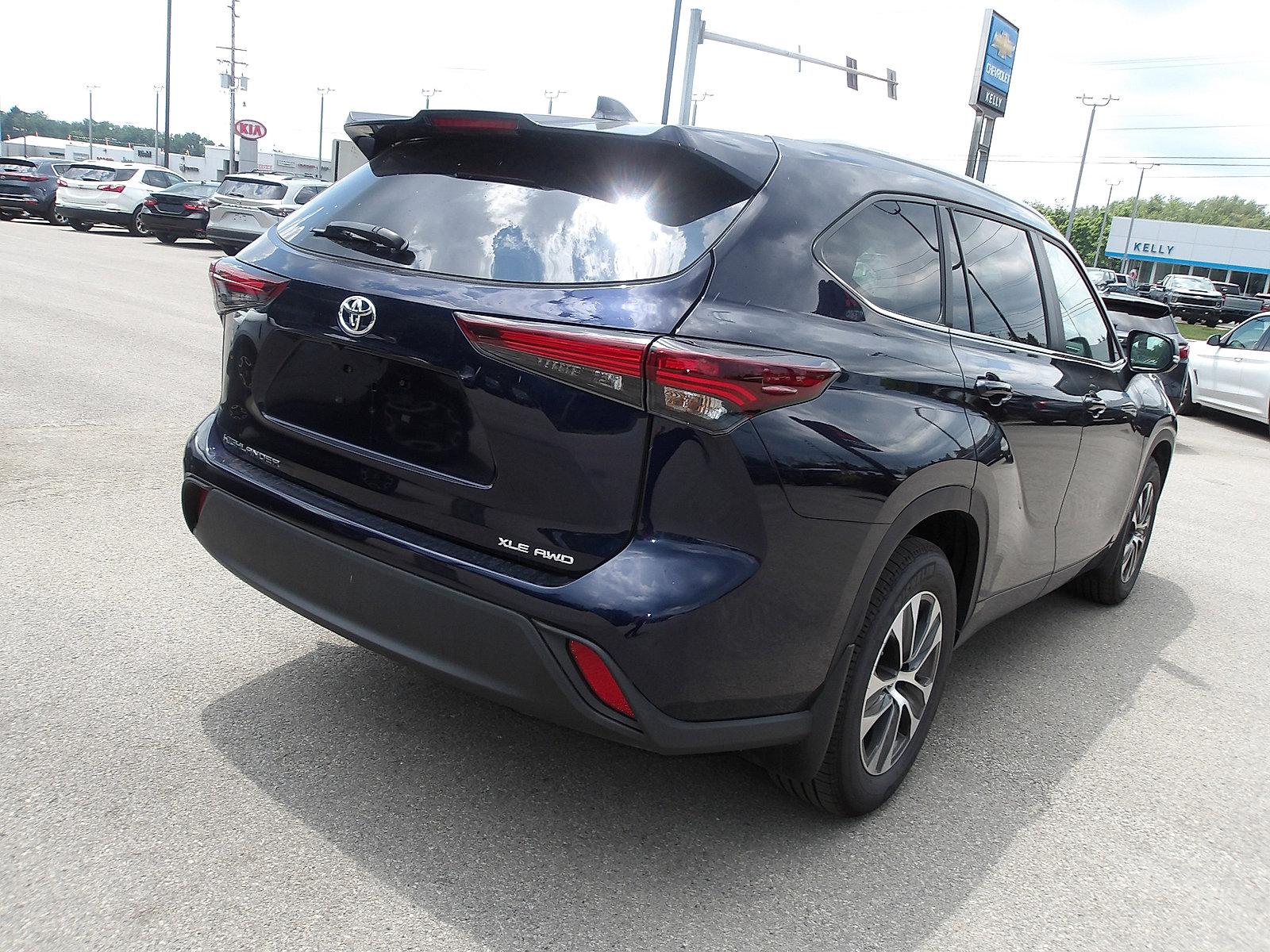 Used 2024 Toyota Highlander AWD image 7