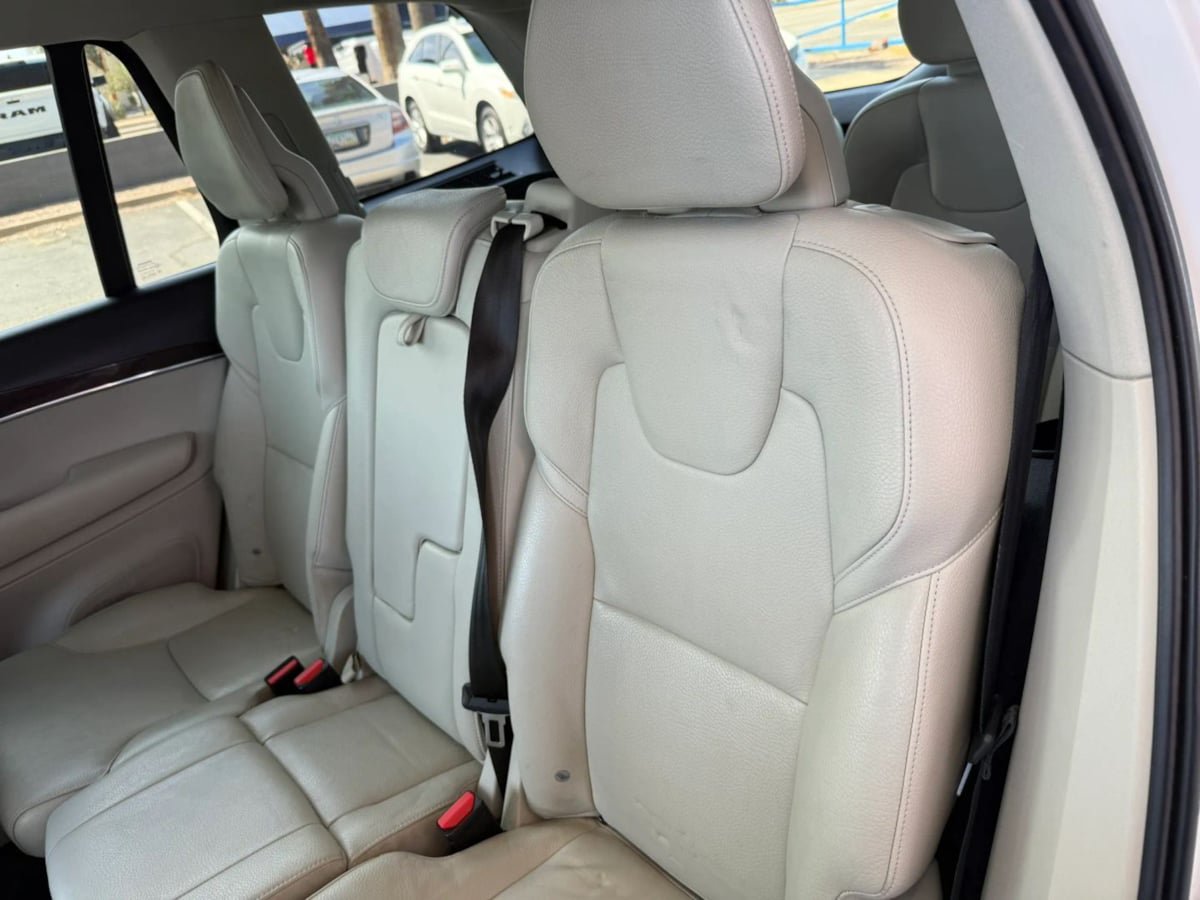 Used 2016 Volvo XC90 T6 Momentum w/ Momentum Plus Package AWD/4WD image 44