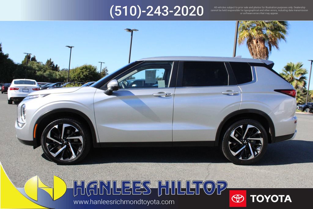 Used 2024 Mitsubishi Outlander SE image 2