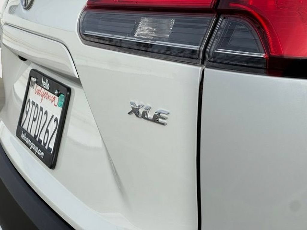 Used 2025 Toyota Corolla Cross XLE w/ Convenience Package FWD image 29