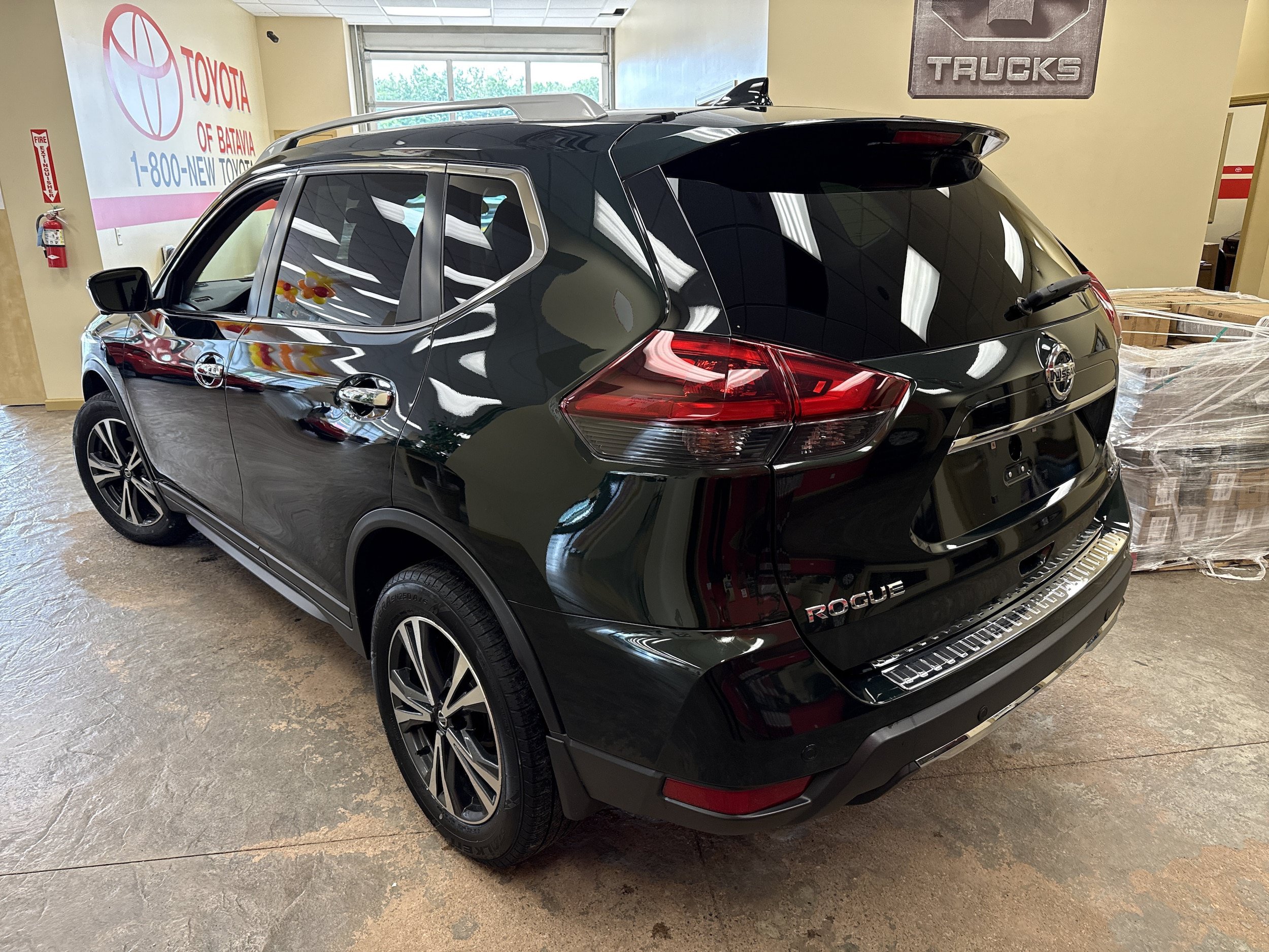 Used 2019 Nissan Rogue SV w/ Premium Package AWD/4WD image 11