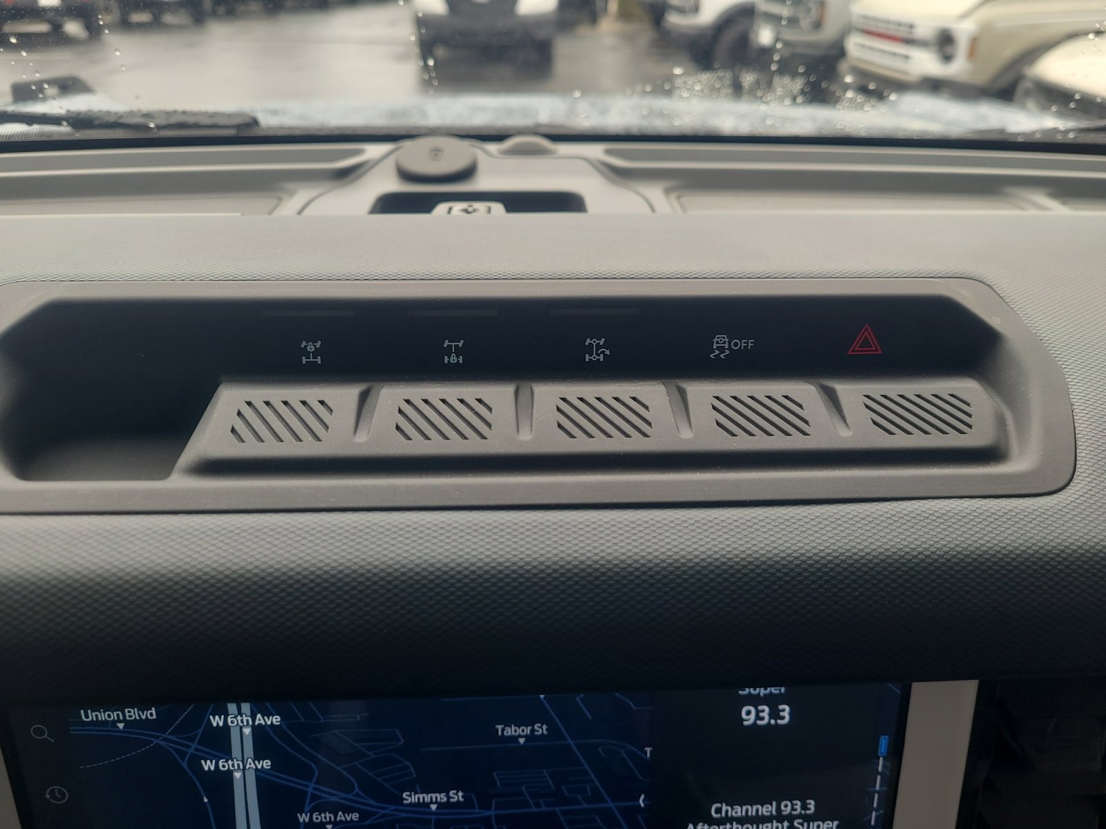 Certified 2025 Ford Bronco Heritage Edition AWD/4WD image 34